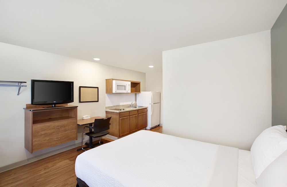 WoodSpring Suites Lafayette 13/26