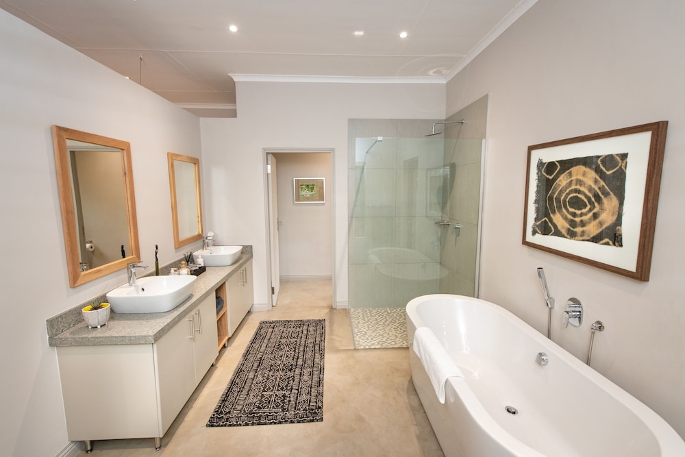Nyaleti Lodge 45/47