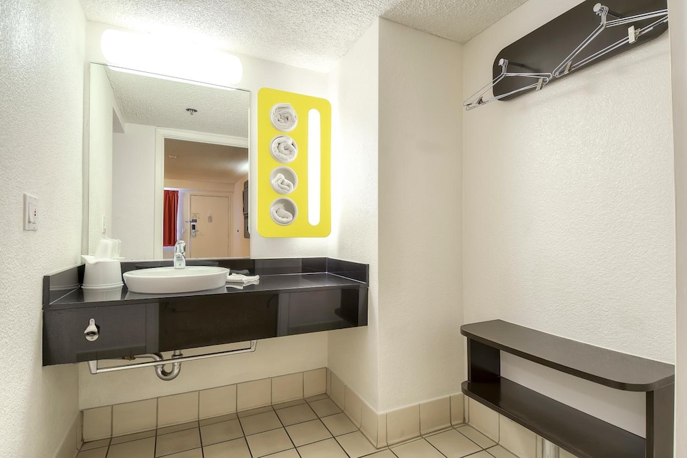 Motel6 Anaheim, CA - Maingate 58/58