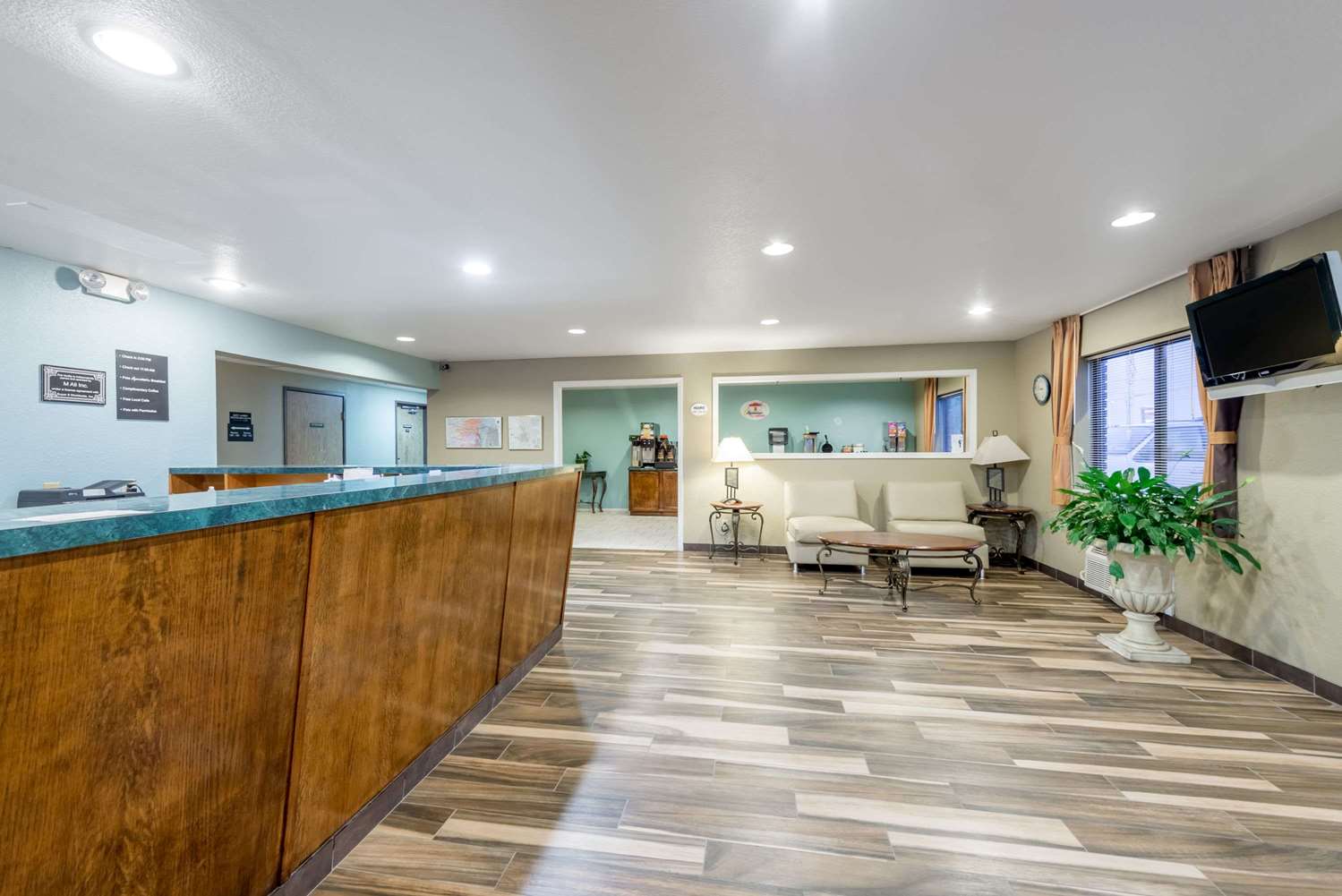 Super 8 By Wyndham Independence 6/23