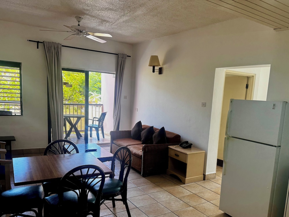 Allamanda Beach Resort 25/47