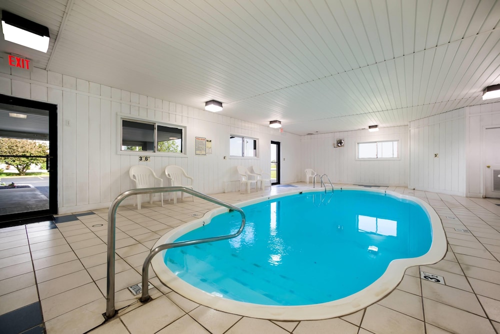 Ramada by Wyndham Effingham 21/41