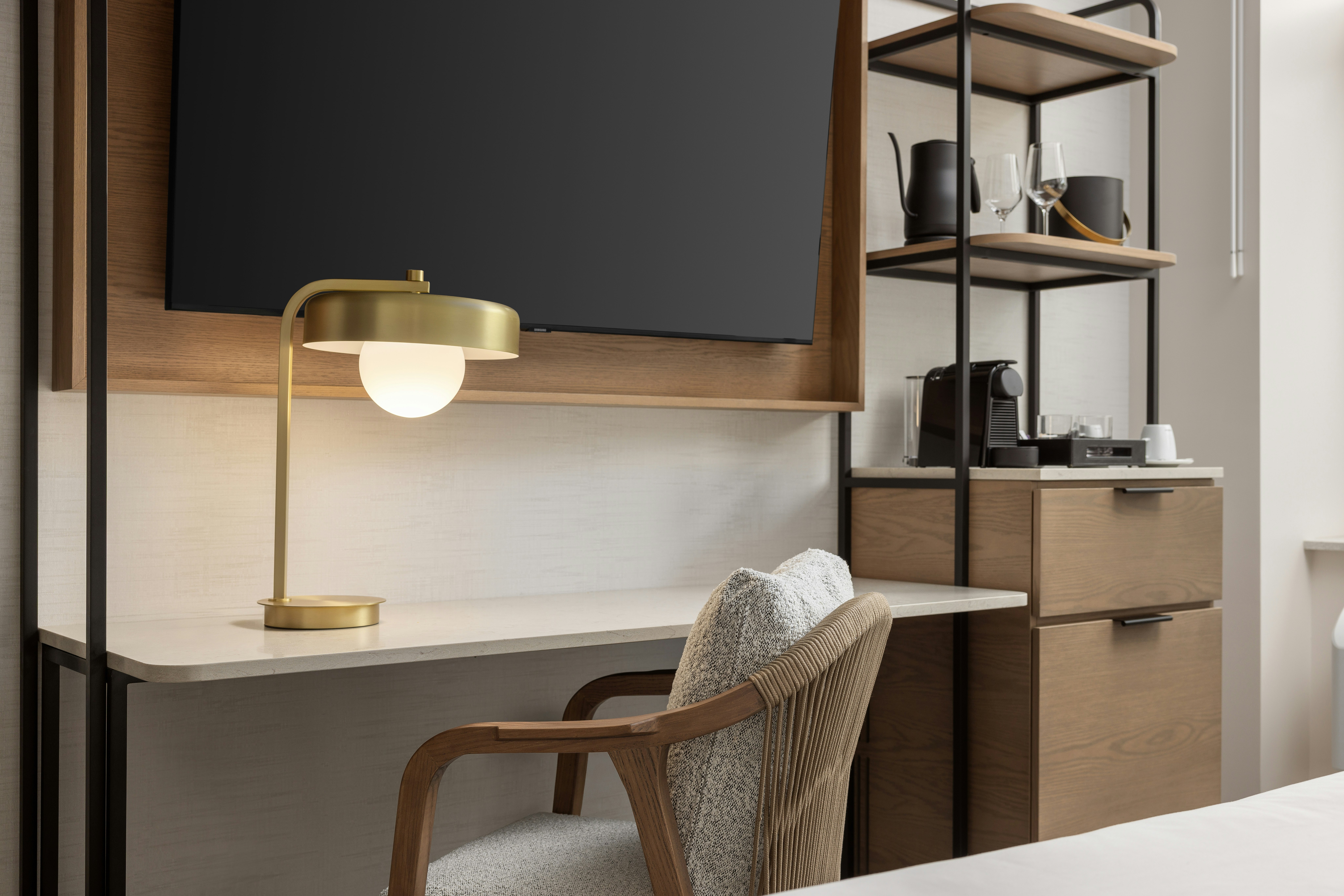 ROOM, KING BED, KITCHENETTE
