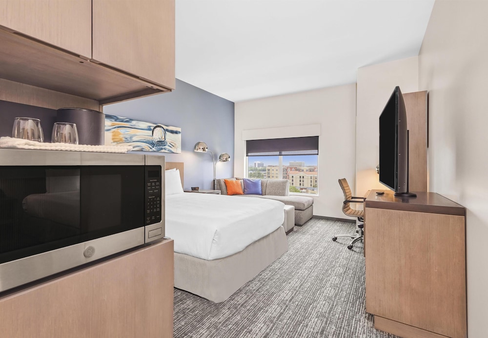 ROOM, KING BED, DEN