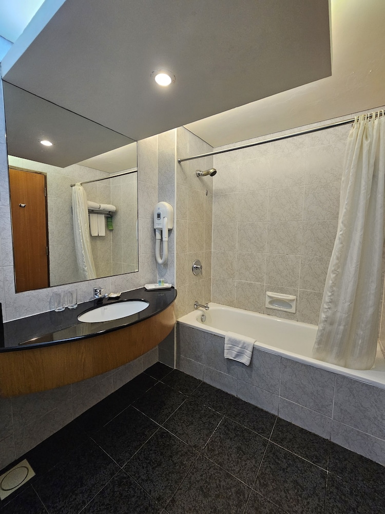 Parkcity Everly Hotel 53/54