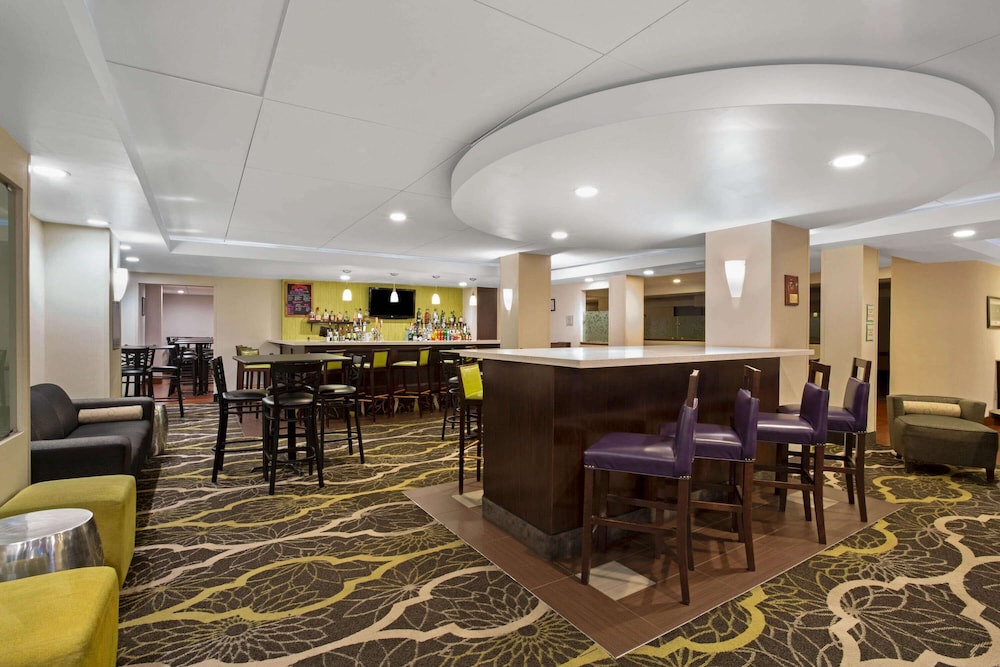 La Quinta Inn & Suites by Wyndham Springfield MA 8/43