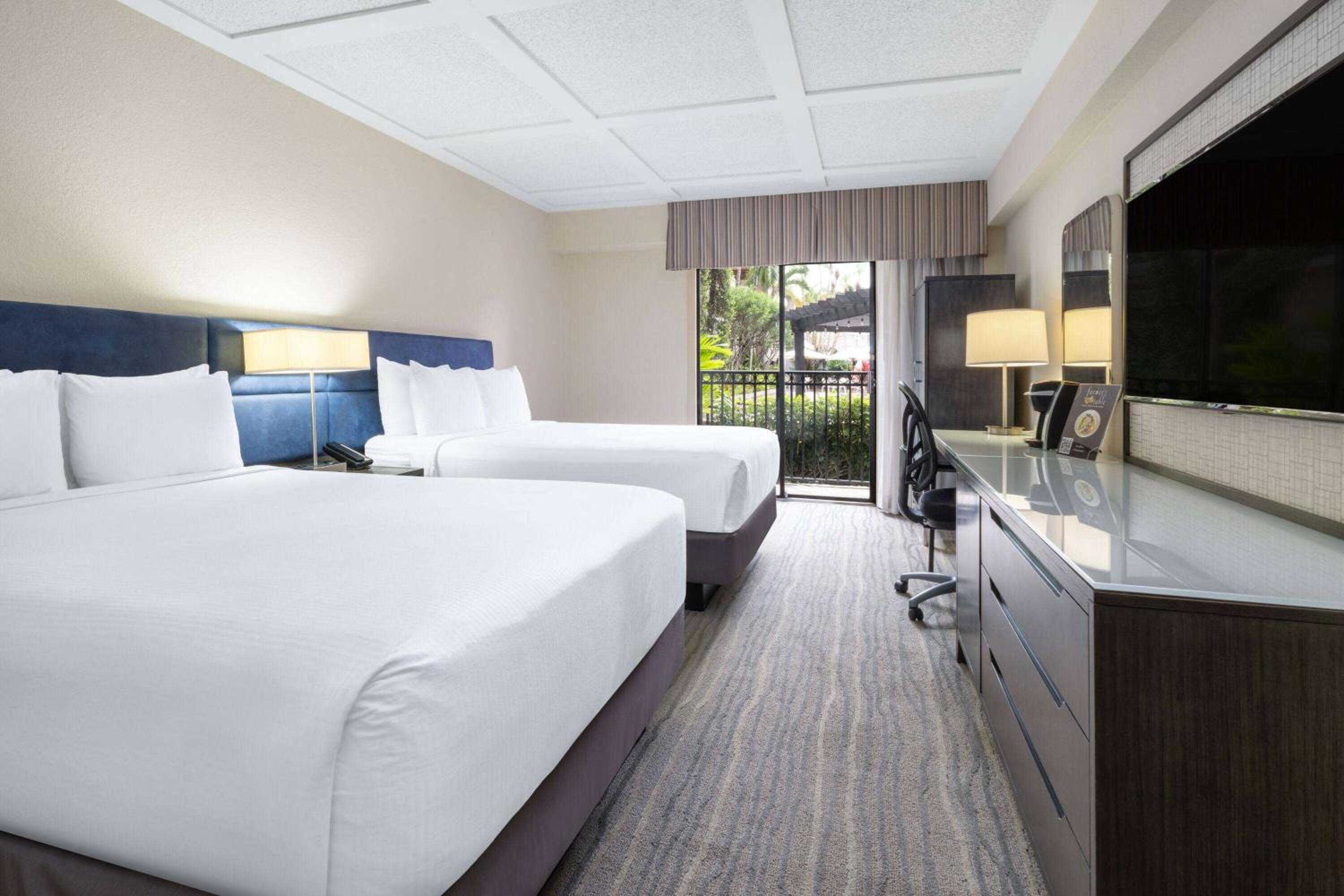 Room, 2 Double Beds, Bathtub, Accessible
