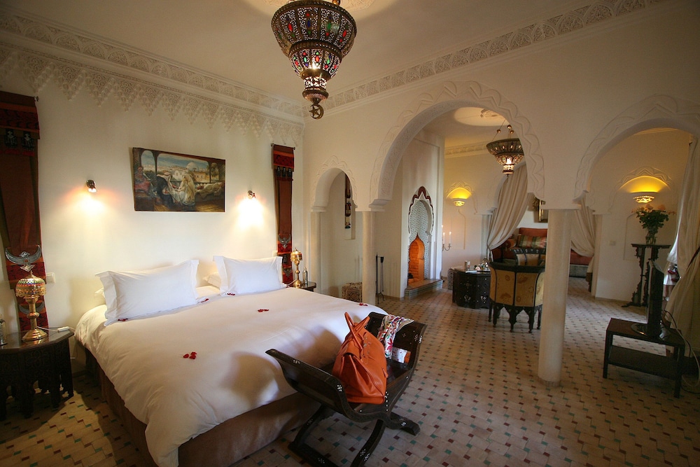 Royal, Oriental, Pearl, Suite, King Bed