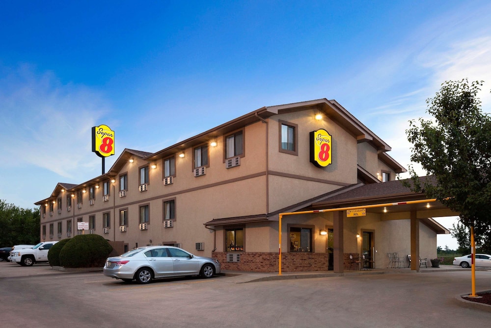 Super 8 by Wyndham Macon 1/16