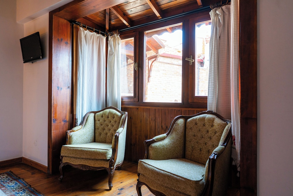 Amazon Petite Palace 27/50