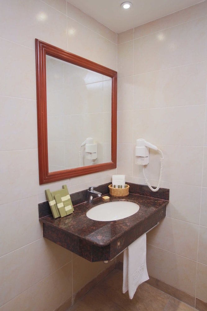 Sarova Woodlands Hotel Spa 46/50