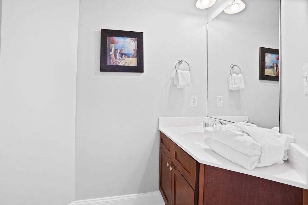 Aqua Beach Resort By Panhandle Getaways 50/50