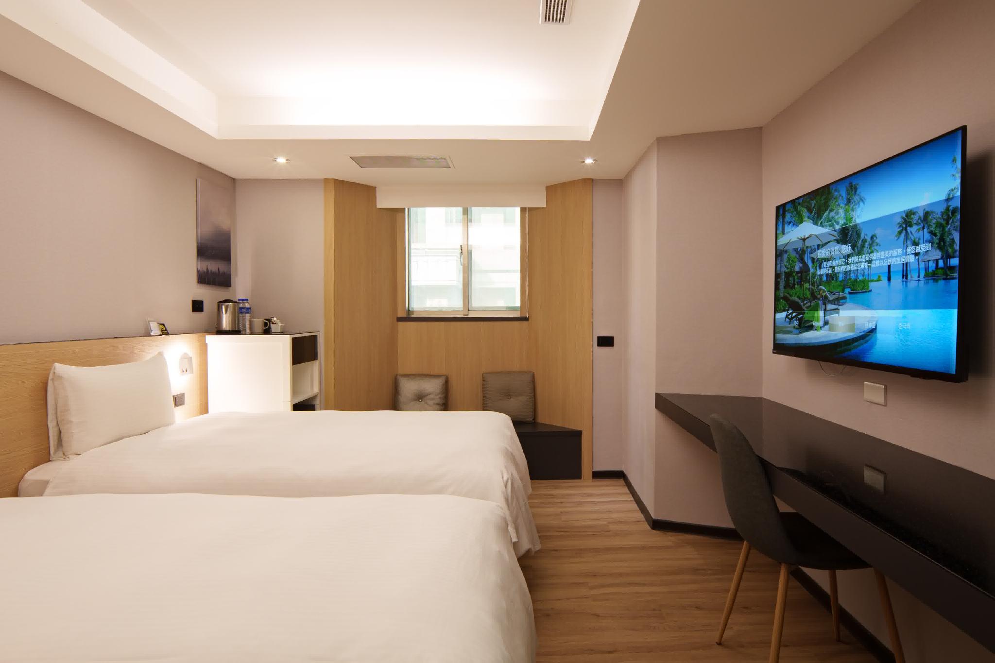 Exquisite, Twin Beds
