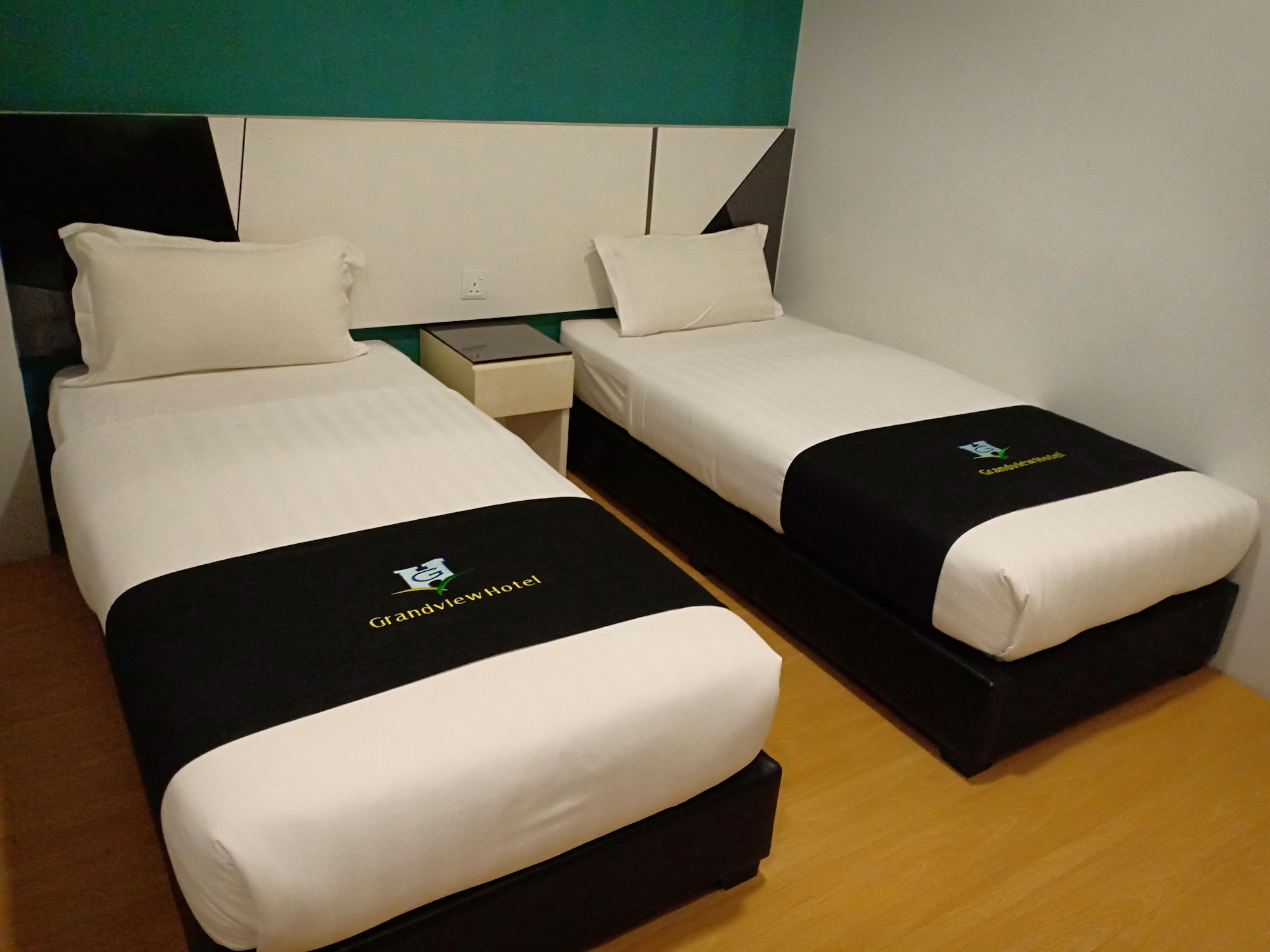 SUPERIOR, TWIN BEDS