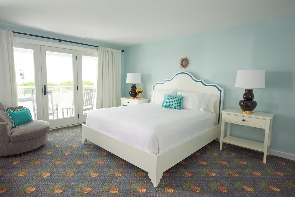 Lanai, Suite, King Bed, Sofa