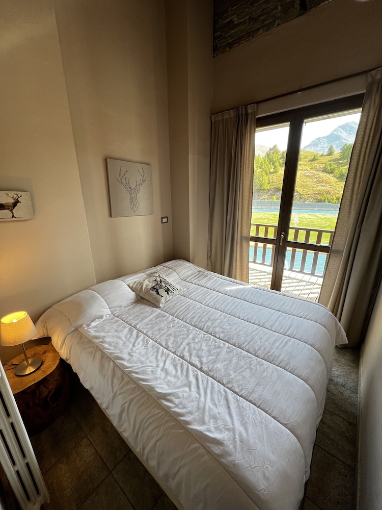 2 Bedrooms, Apartment, Double Bed, Mountain View, Two Story, Balcony, Large