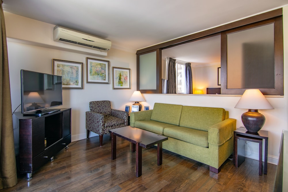 Regency on Beachwalk Waikiki by OUTRIGGER 36/50