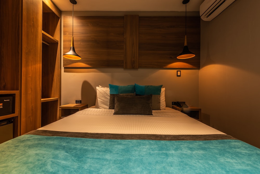 HOTEL BLUE CONCEPT 33/65