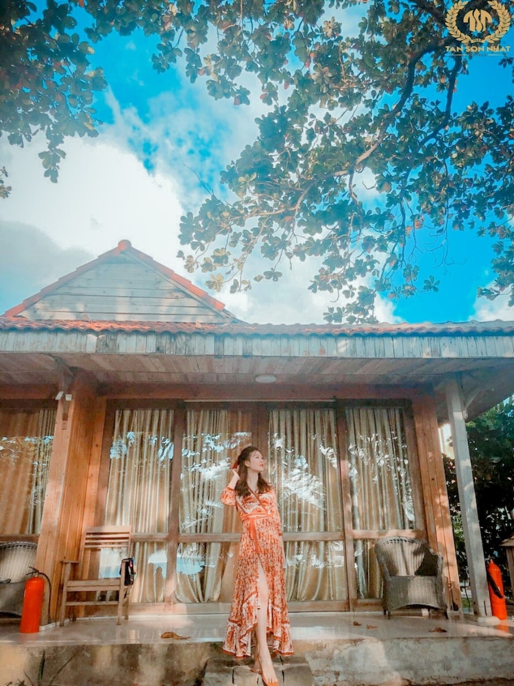 Tan Son Nhat Con Dao Resort 12/69