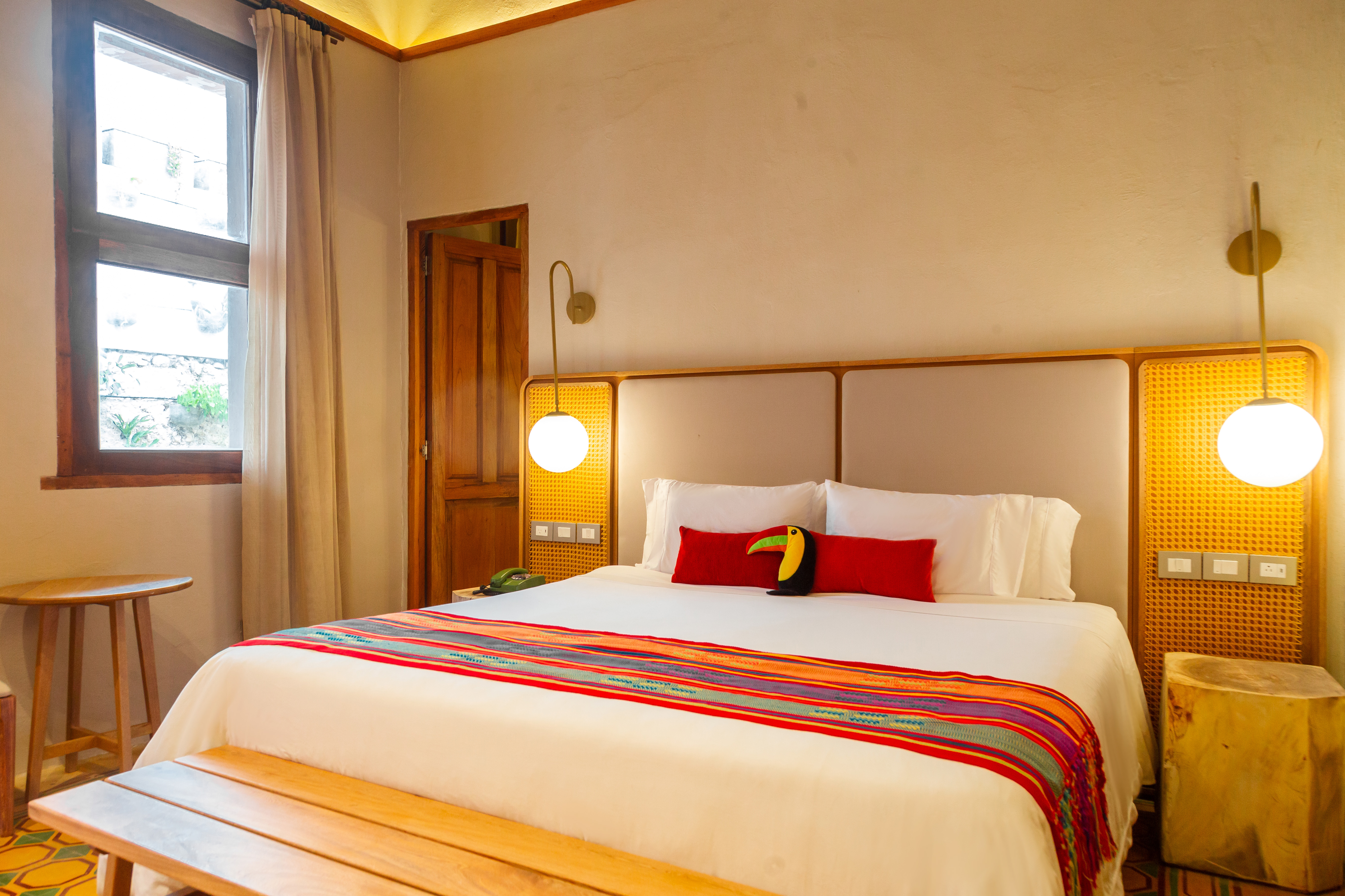 1 King Bed, Studio