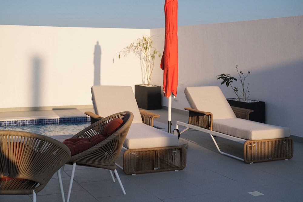 Studio M Muscat 39/43