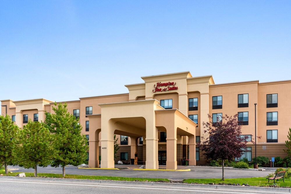 Hampton Inn and Suites Fairbanks 1/43