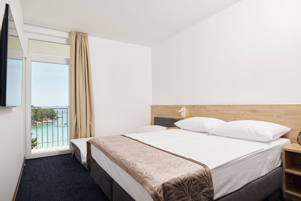 Colentum Resort Murter 12/50