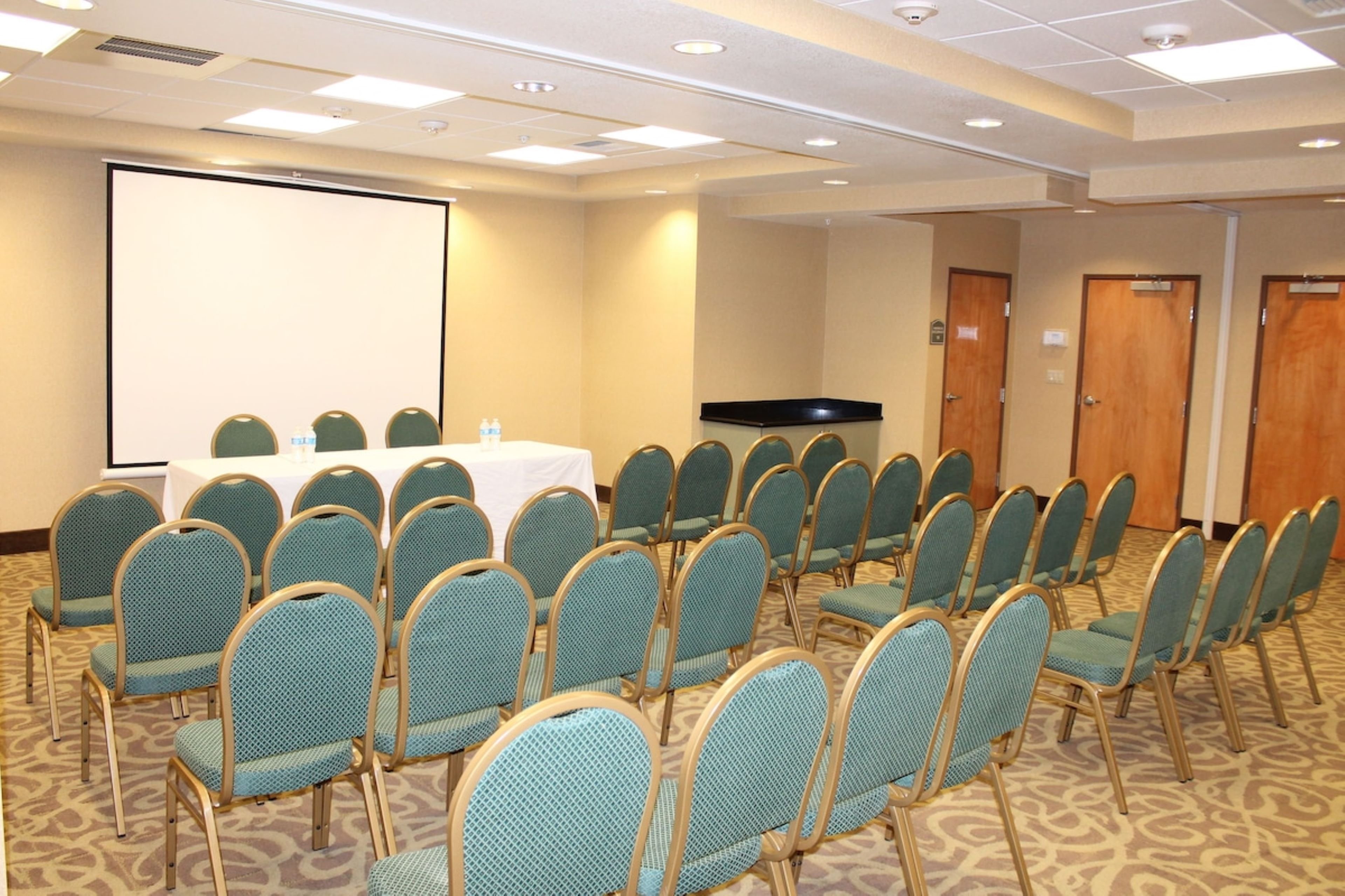 Country Inn & Suites By Radisson, Dixon, CA - UC Davis Area 22/24