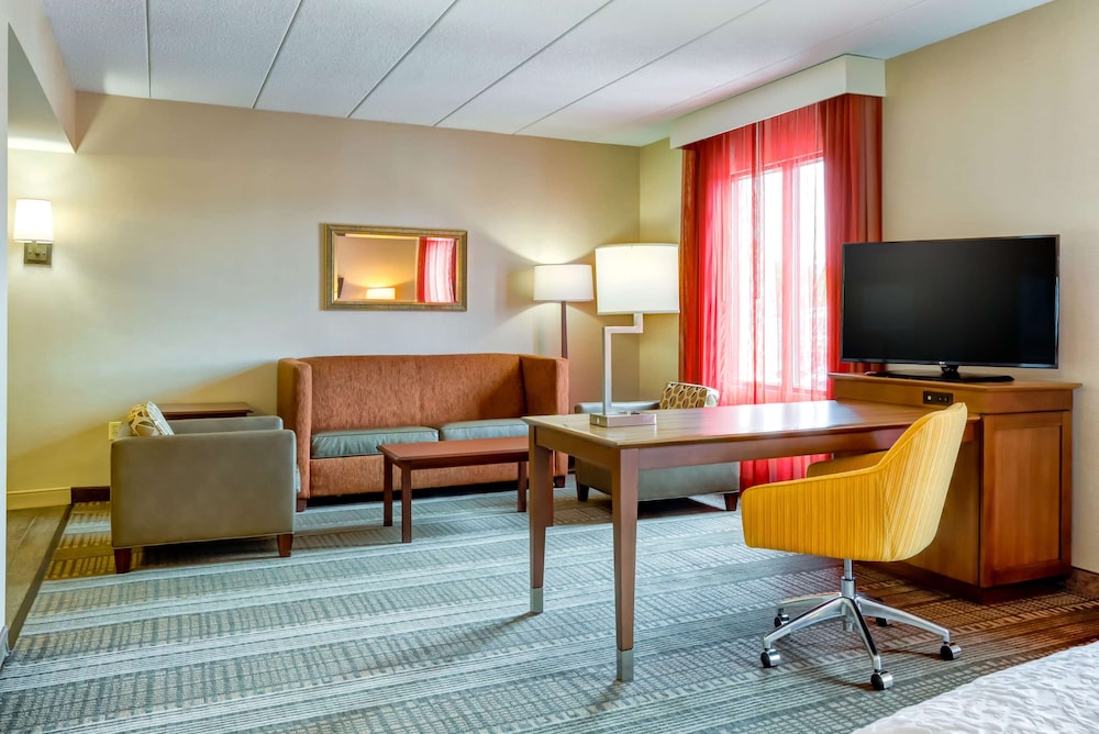 Hampton Inn Boston-Norwood 35/52