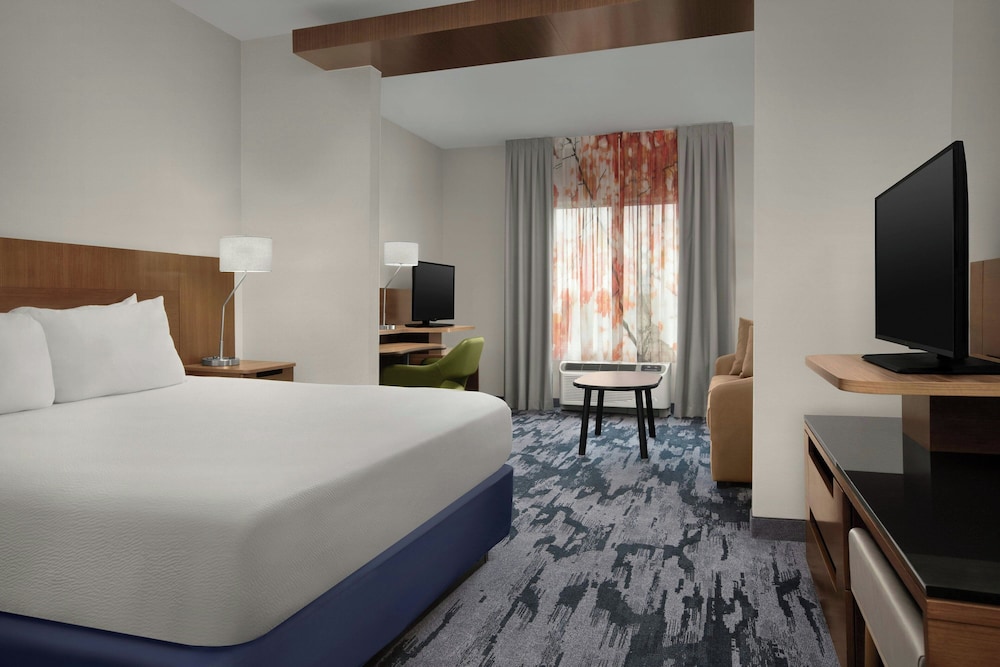1 Bedroom, Suite, King Bed, Street View, Sofa