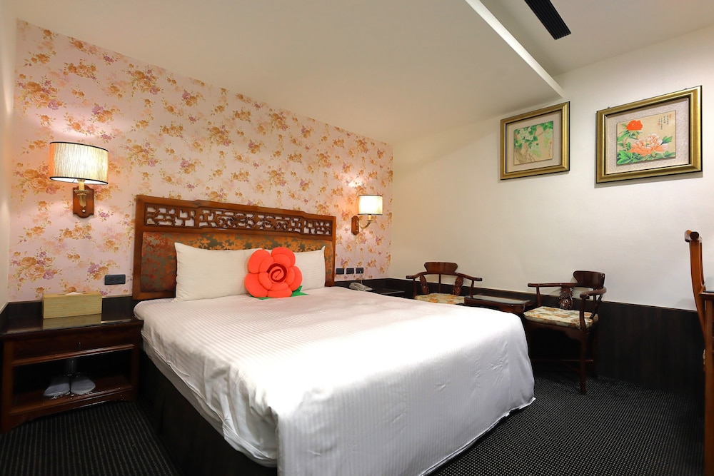 Han She Hotel 27/75