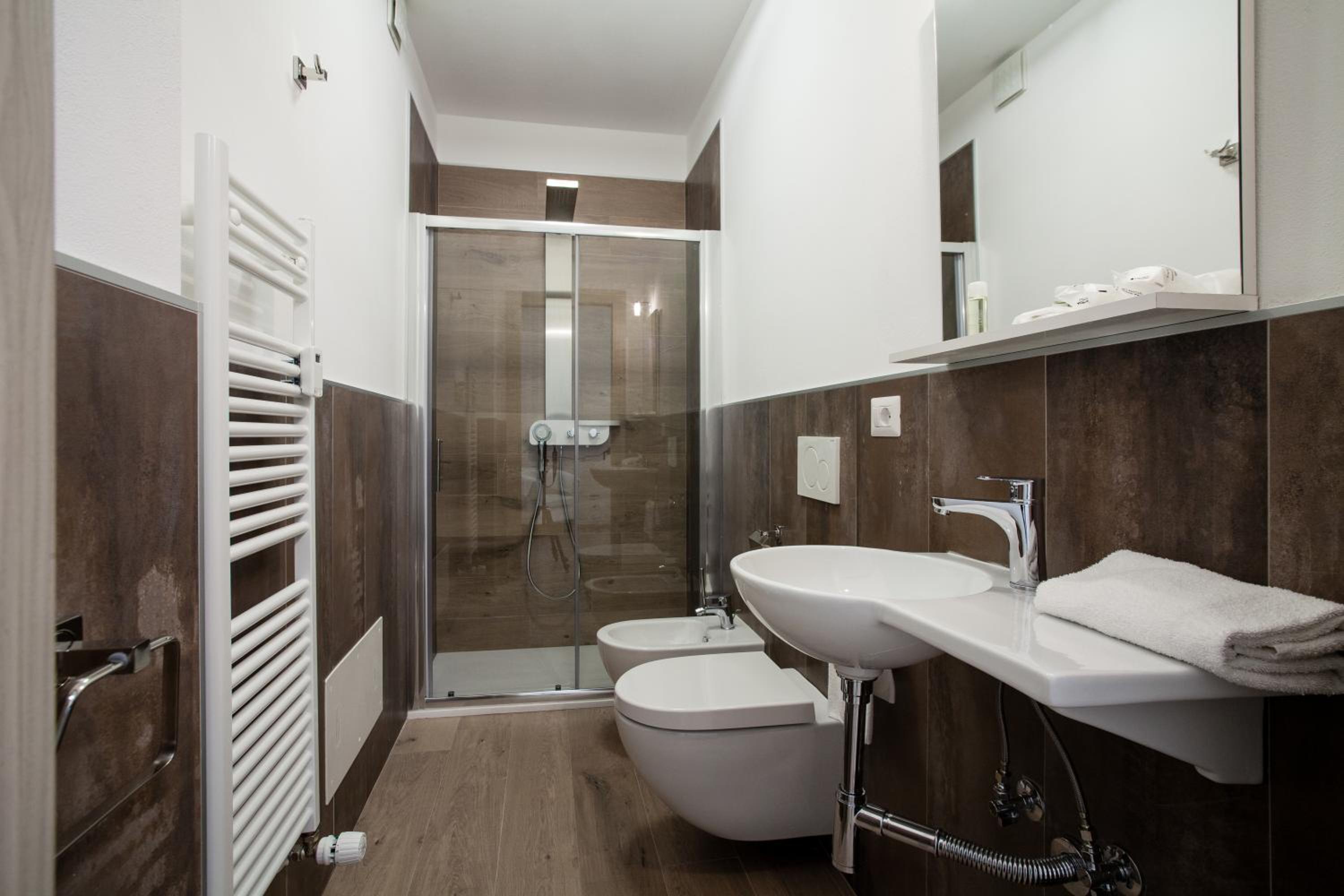 Astoria Suite Apartments 47/49