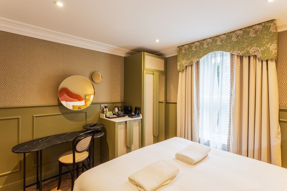 Elmbank York, Tapestry Collection by Hilton 43/67