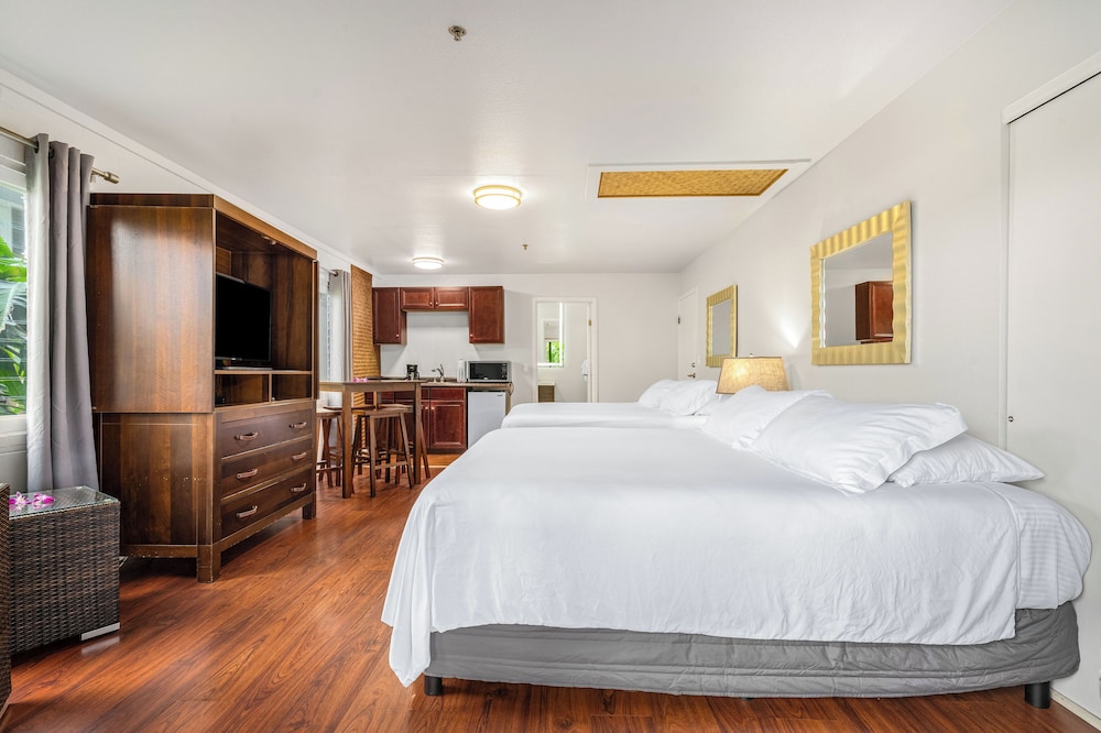 Paradise Bay Resort 14/74