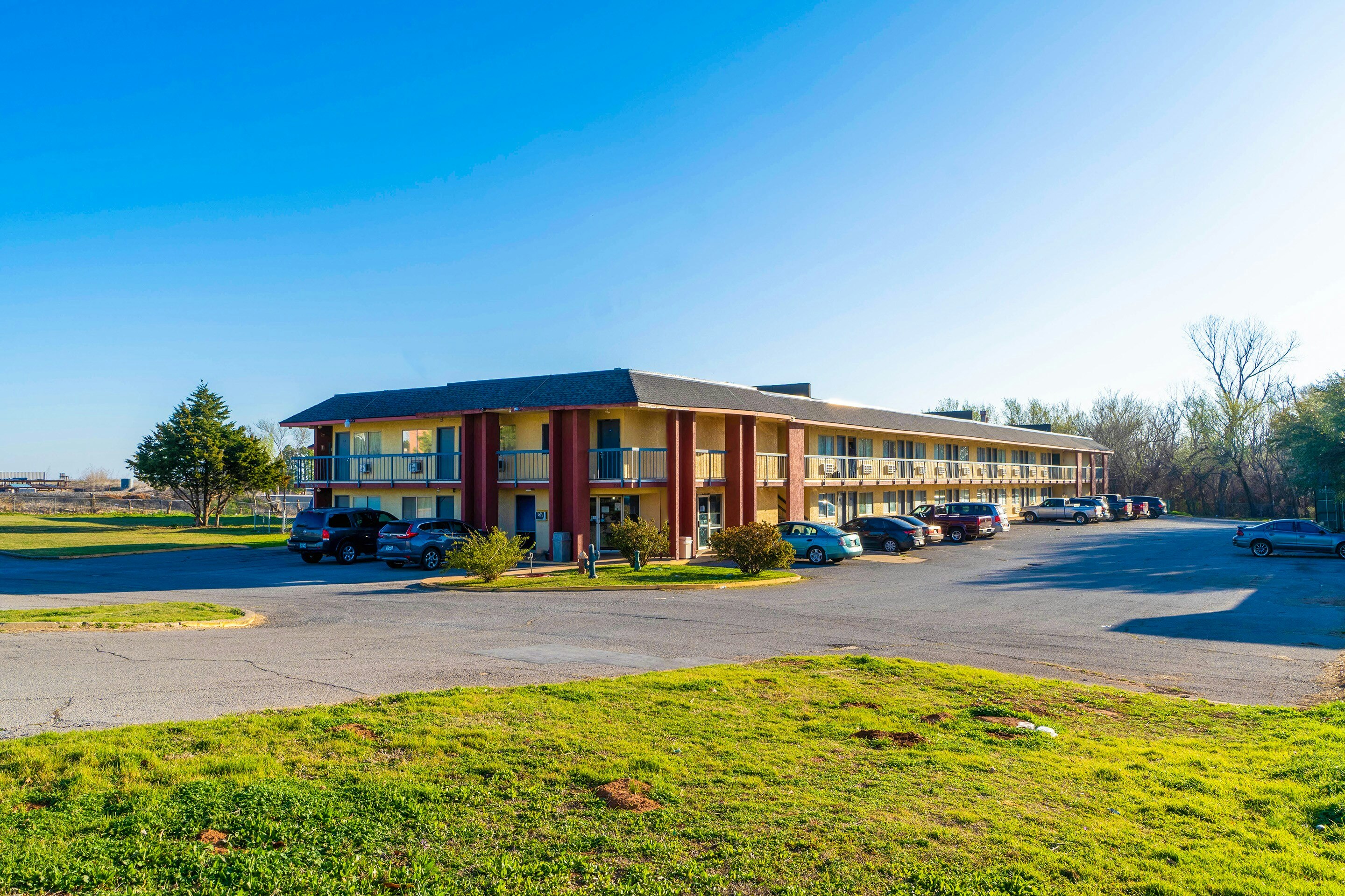 Castle Inn & Suites By OYO Chickasha 53/66