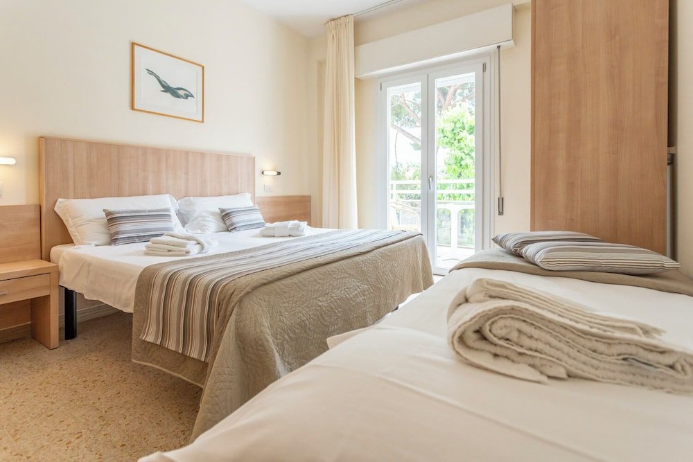 ROOM, TRIPLE, BALCONY