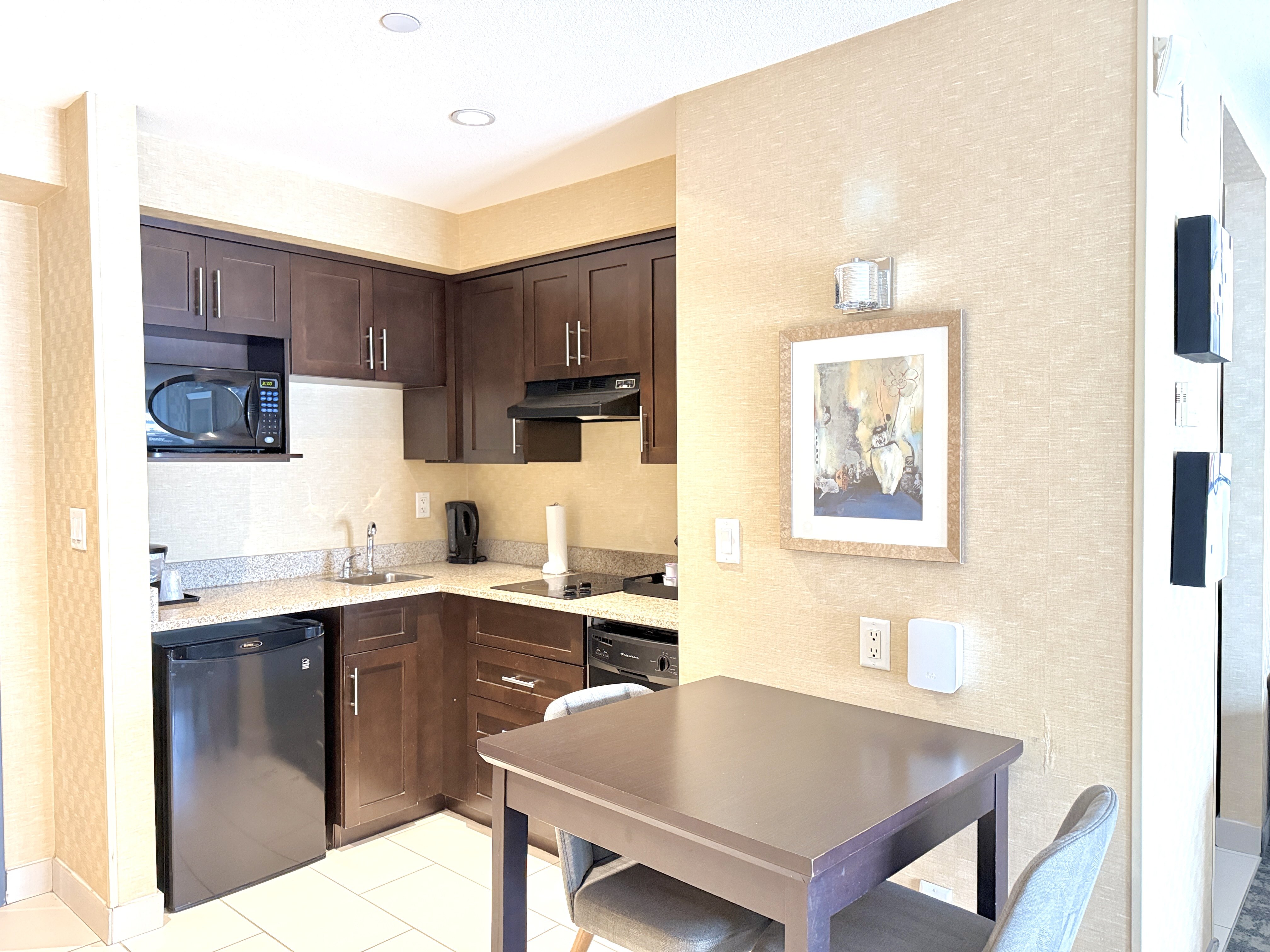 Holiday Inn Express Suites Riverport 63/76