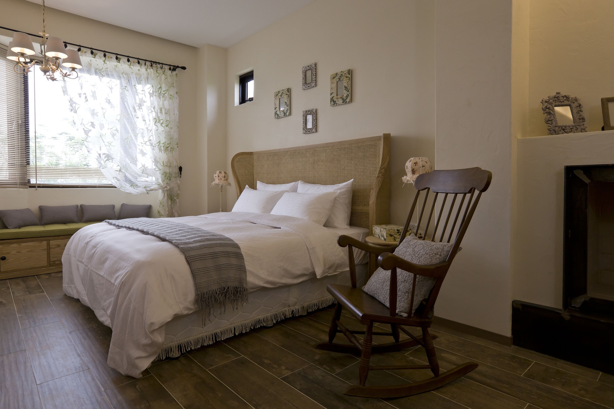SUPERIOR, DOUBLE BED