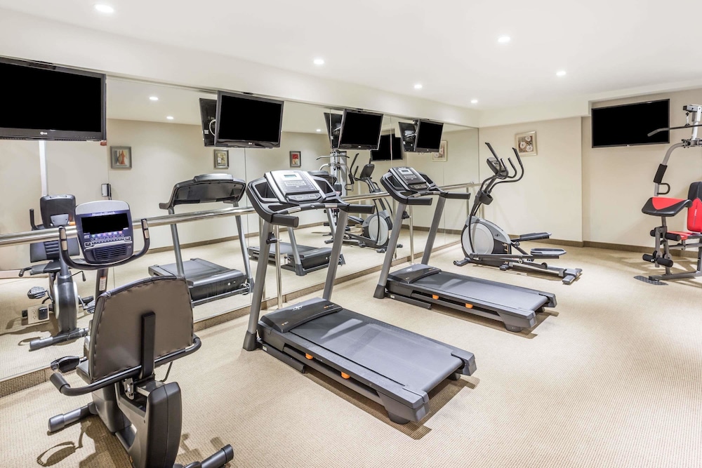 Ramada by Wyndham Flushing Queens 14/35