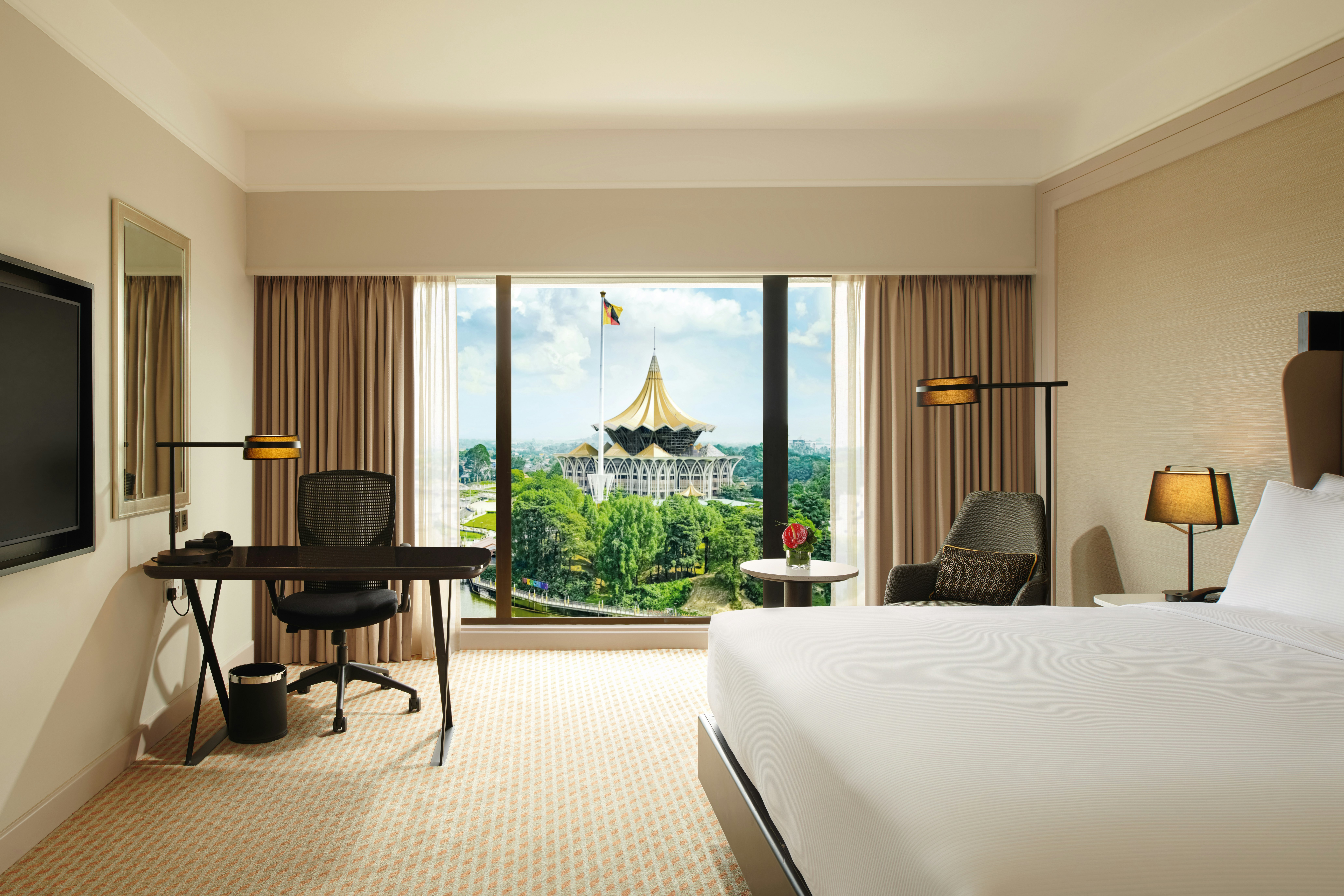 EXECUTIVE, KING BED