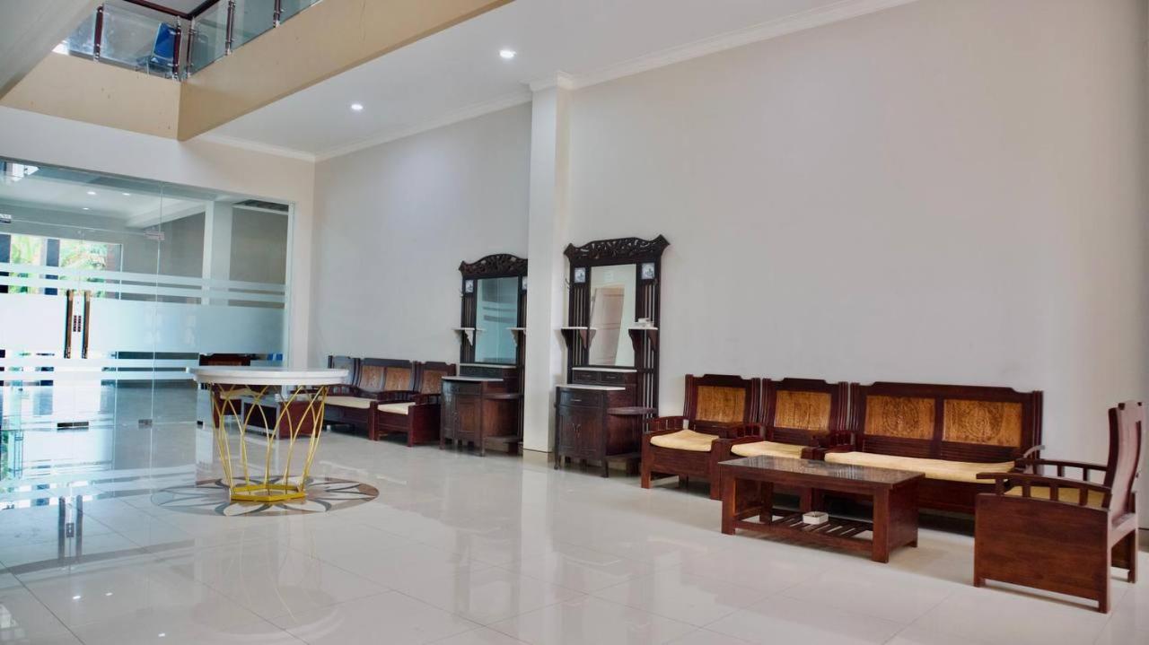 El Malik Hotel Sumenep 18/28