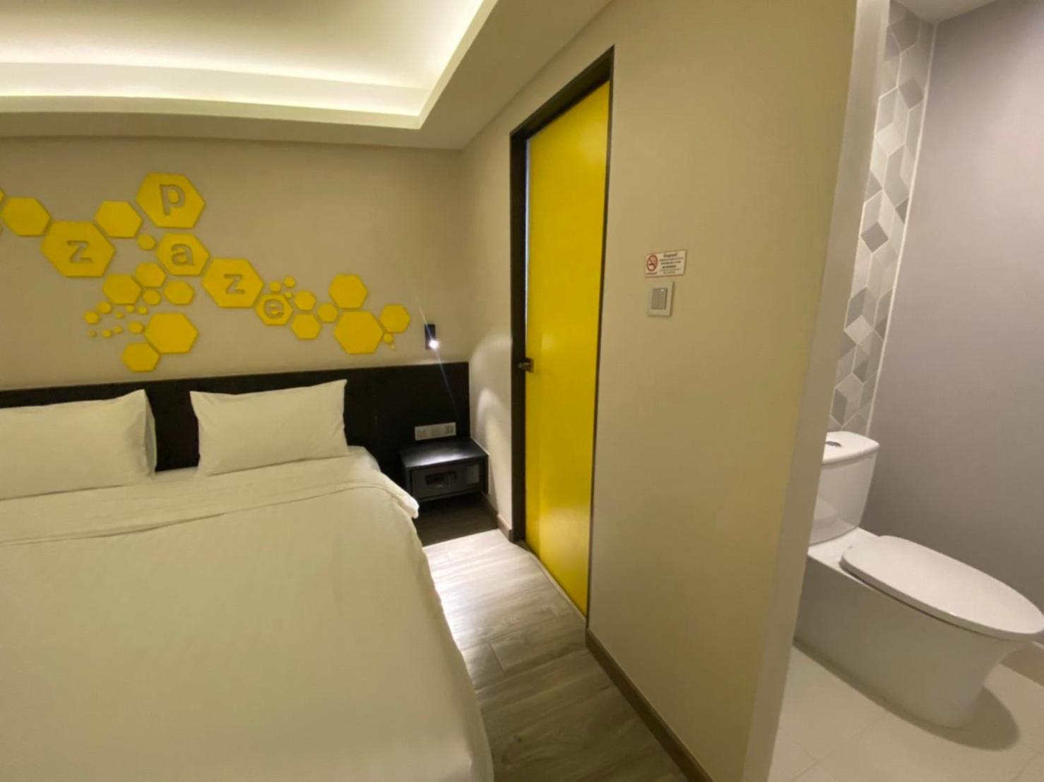 Deluxe, King Bed