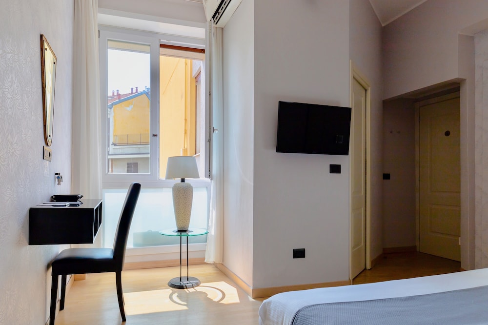 Aiello Rooms 28/37