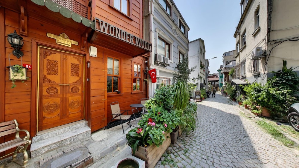 Wonder Wood Hotel 4/59