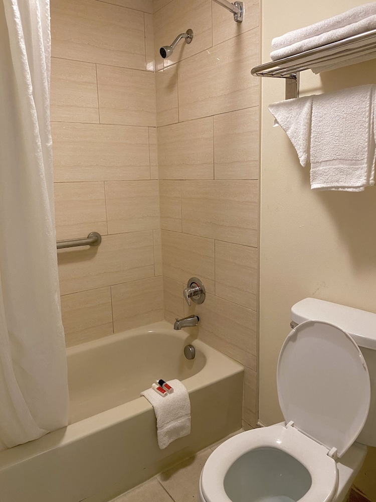 Travelodge by Wyndham Laurel 37/59