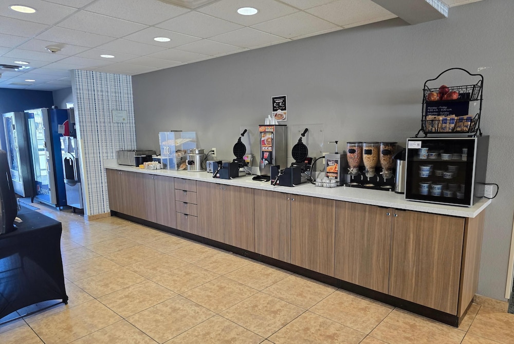 Microtel Inn Council Bluffs 9/50