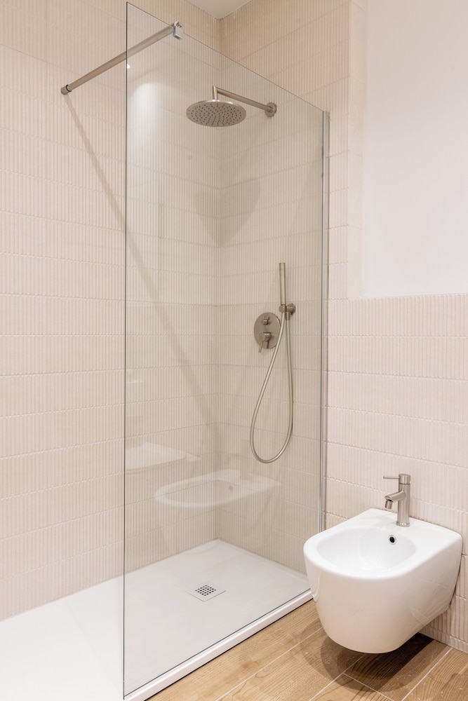 easyhomes - City Centre Suites 46/50