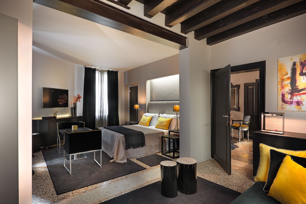 Charming House DD724 32/44
