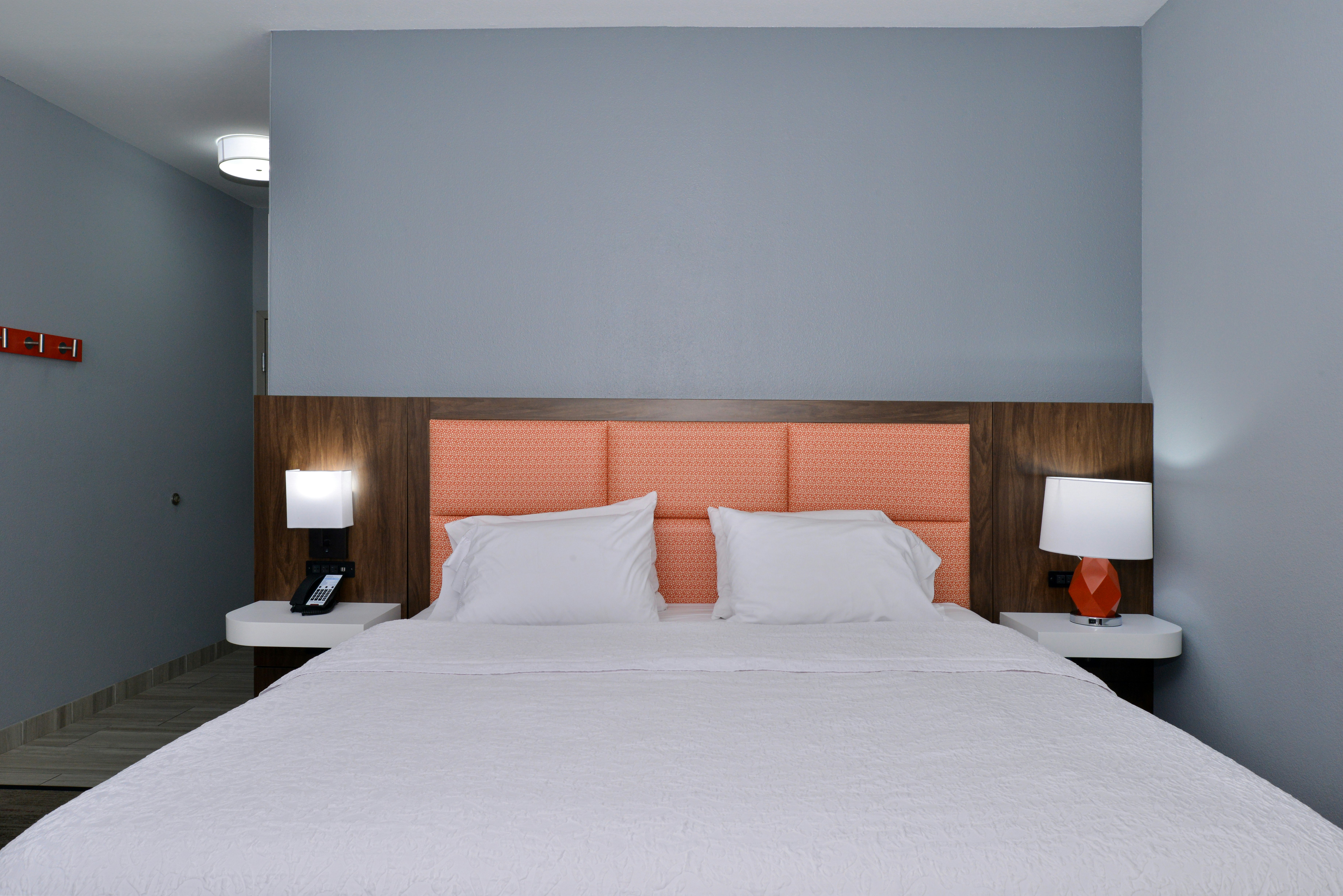 ROOM, KING BED