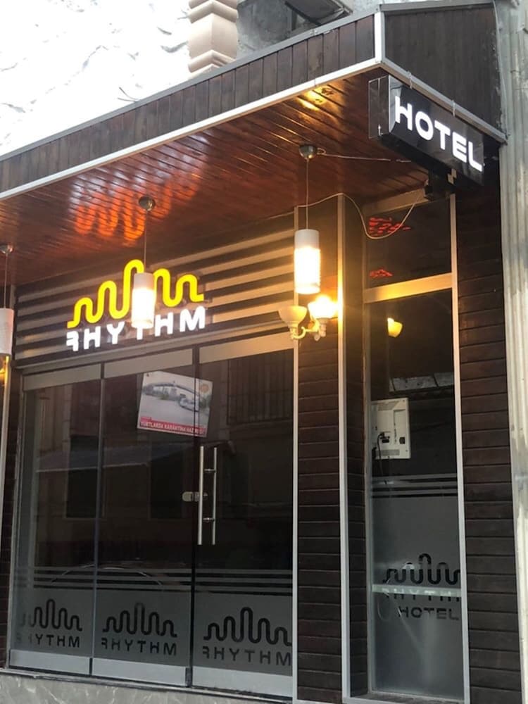 Rhythm Hotel 1/50